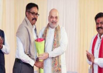दिल्ली: अमित शाह छत्तीसगढ़ में सफल विरोधी नेक्सल ऑप्स के पीछे अधिकारियों से मिलते हैं, उन्हें ऐतिहासिक सफलता के लिए बधाई देते हैं