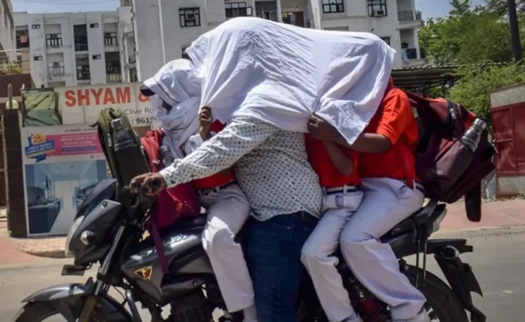 दिल्ली का मौसम अद्यतन: झुलसाने वाली गर्मी, धूल भरी हवाएं बनी रहती हैं क्योंकि पारा 43 डिग्री सेल्सियस पर चढ़ता है
