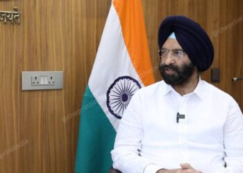 दिल्ली के पर्यावरण मंत्री कहते हैं, '' केवल बीएस 6 वाणिज्यिक वाहनों को 1 नवंबर से राजधानी में अनुमति दी जानी चाहिए।