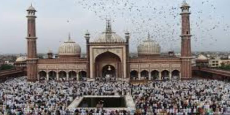 दिल्ली: भक्तों ने नमाज की पेशकश करने के लिए जामा मस्जिद में इकट्ठा किया, ईद अल-अधा मनाया