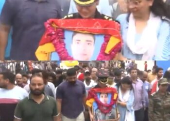 दो सैनिक, एक आखिरी अलविदा! लेफ्टिनेंट कर्नल दीपिका की बहादुर विदाई, वीडियो वायरल हो जाता है