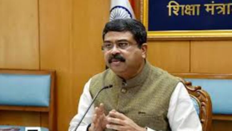 धर्मेंद्र प्रधान ने 2070 तक नेट-जीरो इंडिया को प्राप्त करने की प्रतिज्ञा की, 'एक पेड मां के नाम' ड्राइव में भाग लिया