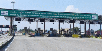 नई टोल टैक्स नियम तथ्य की जाँच: दो-पहिया वाहन अब 15 जुलाई से राजमार्गों पर करों का भुगतान करते हैं, नितिन गडकरी स्पष्ट करता है
