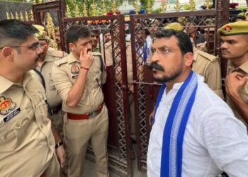 नागीना सांसद चंद्रशेखर आज़ाद हाउस-प्रयाग्राज में गिरफ्तार: उन्हें कौशांबी बलात्कार से बचे परिवार से मिलने से क्यों रोका गया?