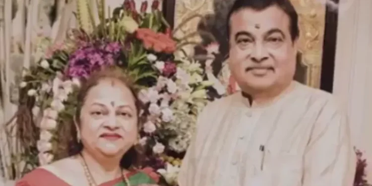 नितिन गडकरी की पत्नी ने इनोवेटिव म्यूलिंग पेपर टेक्नोलॉजी का उपयोग करके कार्बनिक प्याज उगाया, ऑनलाइन प्रशंसा की प्रशंसा करें