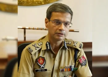 पंजाब पुलिस: बंदी तस्कर जुगराज सिंह के तीन सहयोगियों ने पंजाब में विदेशी निर्मित हथियारों के साथ गिरफ्तार किया