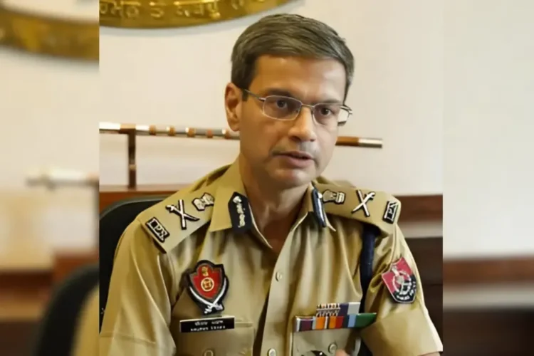 पंजाब पुलिस: बंदी तस्कर जुगराज सिंह के तीन सहयोगियों ने पंजाब में विदेशी निर्मित हथियारों के साथ गिरफ्तार किया