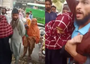 पाकिस्तान वायरल वीडियो: पति एक और आदमी के साथ पत्नी को पकड़ता है, प्रेमी के साथ सड़क की लड़ाई वायरल हो जाती है