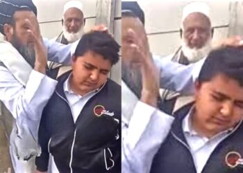 पाकिस्तान वायरल वीडियो: विचित्र! डॉक्टर बहरे लड़के को थप्पड़ मारते हैं, उसे 'अल्लाह' कहने के लिए 3 बार सुनकर बहाल करने के लिए कहते हैं, नेटिज़ेंस कहते हैं कि 'इंसान है भाई'