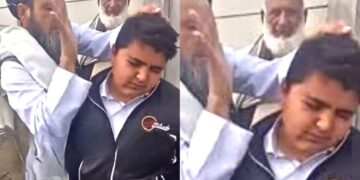 पाकिस्तान वायरल वीडियो: विचित्र! डॉक्टर बहरे लड़के को थप्पड़ मारते हैं, उसे 'अल्लाह' कहने के लिए 3 बार सुनकर बहाल करने के लिए कहते हैं, नेटिज़ेंस कहते हैं कि 'इंसान है भाई'