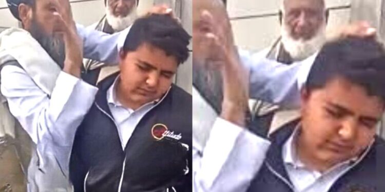 पाकिस्तान वायरल वीडियो: विचित्र! डॉक्टर बहरे लड़के को थप्पड़ मारते हैं, उसे 'अल्लाह' कहने के लिए 3 बार सुनकर बहाल करने के लिए कहते हैं, नेटिज़ेंस कहते हैं कि 'इंसान है भाई'