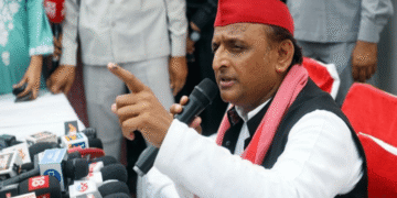 बंद-दरवाजे की बैठक में, अखिलेश ने कांग्रेस के साथ गठबंधन पर सीधे रिकॉर्ड बनाया, आज़म 'साहब'