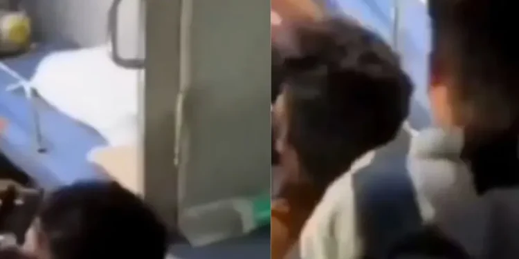 बगपत वायरल वीडियो मैन ने ट्रेन में भीड़ द्वारा बर्थ पर मौत के घाट उतार दिया; पुलिस संज्ञान लेती है
