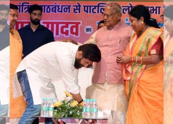 बिहार की दलित राजनीति में पारिवारिक मामलों - मांजियों से पासवंस, कैसे किन सीढ़ी को बढ़ा रहे हैं