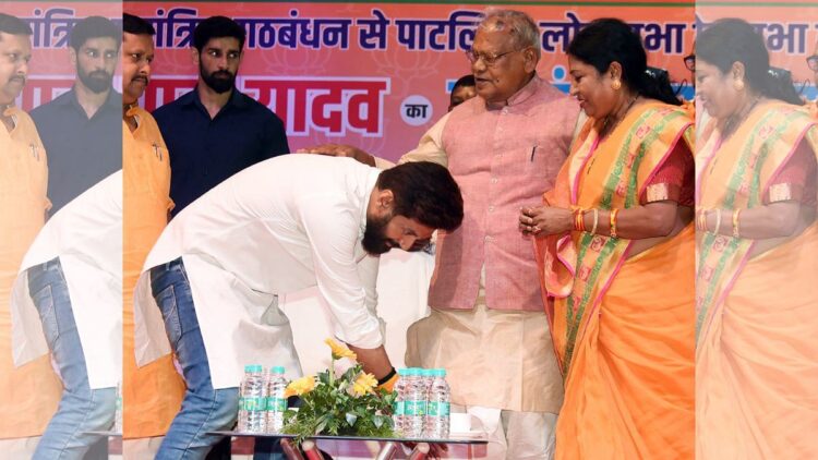 बिहार की दलित राजनीति में पारिवारिक मामलों - मांजियों से पासवंस, कैसे किन सीढ़ी को बढ़ा रहे हैं