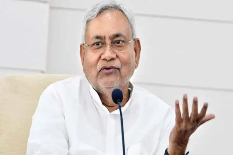 बिहार चुनाव 2025 से आगे, सीएम नीतीश कुमार ने फेस्टिवल ट्रैवल रश को कम करने के लिए 299 इंटर-स्टेट बसों को मंजूरी दी