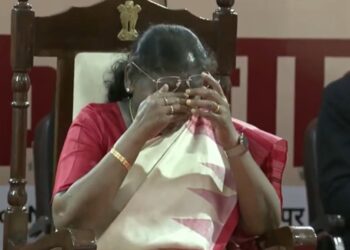 भारत के राष्ट्रपति Droupadi Murmu NIEPVD छात्रों के प्रदर्शन के बाद भावुक हो जाते हैं, आँसू पोंछते हैं