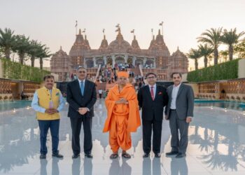 भारत के विदेश सचिव, श्री विक्रम मिसरी, अबू धाबी में बीएपीएस हिंदू मंदिर द्वारा गहराई से चले गए