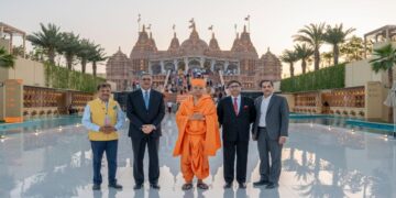 भारत के विदेश सचिव, श्री विक्रम मिसरी, अबू धाबी में बीएपीएस हिंदू मंदिर द्वारा गहराई से चले गए