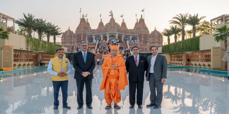 भारत के विदेश सचिव, श्री विक्रम मिसरी, अबू धाबी में बीएपीएस हिंदू मंदिर द्वारा गहराई से चले गए