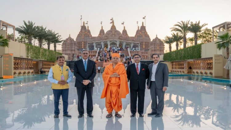 भारत के विदेश सचिव, श्री विक्रम मिसरी, अबू धाबी में बीएपीएस हिंदू मंदिर द्वारा गहराई से चले गए