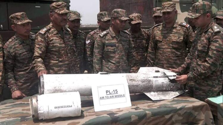 भारत में चीन की पीएल -15 ई मिसाइल मलबे बरामद: रिवर्स इंजीनियरिंग के लिए एक नया अवसर?