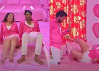 भोजपुरी गीत: 'जारा तवे देहिया' में अम्रपाली दुबे के साथ प्रदीप पांडे का भाप से भरा रोमांस लाखों में दृश्य उत्पन्न करता है, घड़ी