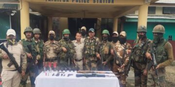 मणिपुर: सुरक्षा बल घाटी जिलों में प्रमुख दरार में 328 हथियार वसूलते हैं