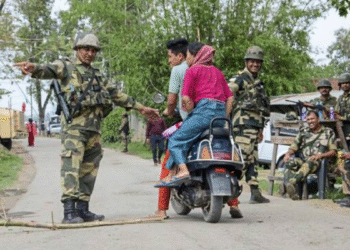 मणिपुर हिंसा: इंटरनेट तड़क -भड़क, कर्फ्यू लगाया गया, टेंशन माउंट्स के बाद माउटि नेता की गिरफ्तारी के बाद
