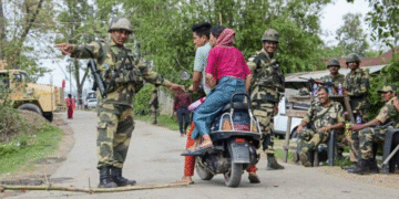 मणिपुर हिंसा: इंटरनेट तड़क -भड़क, कर्फ्यू लगाया गया, टेंशन माउंट्स के बाद माउटि नेता की गिरफ्तारी के बाद