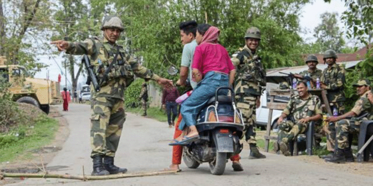मणिपुर हिंसा: इंटरनेट तड़क -भड़क, कर्फ्यू लगाया गया, टेंशन माउंट्स के बाद माउटि नेता की गिरफ्तारी के बाद