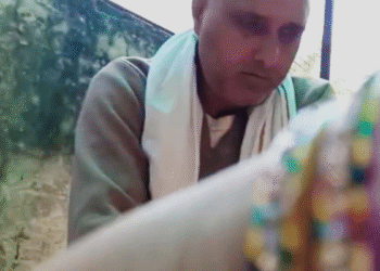 मथुरा समाचार: बाबा महिला से उसके साथ रात बिताने के लिए कहता है, नाराजगी जताता है, पुलिस प्रतिक्रिया करता है