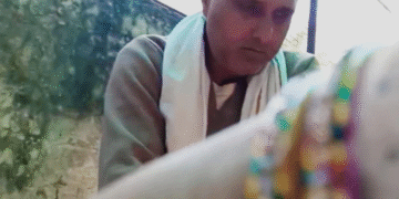 मथुरा समाचार: बाबा महिला से उसके साथ रात बिताने के लिए कहता है, नाराजगी जताता है, पुलिस प्रतिक्रिया करता है