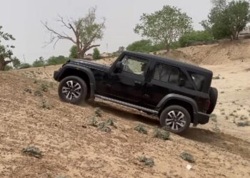 महिंद्रा थार रॉक्सएक्स ड्राइवर दिखाता है कि गलतियाँ 4WD सिस्टम को नुकसान पहुंचा सकती हैं