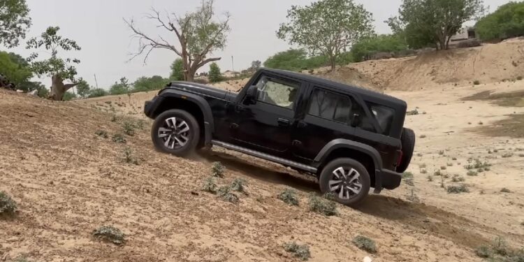 महिंद्रा थार रॉक्सएक्स ड्राइवर दिखाता है कि गलतियाँ 4WD सिस्टम को नुकसान पहुंचा सकती हैं