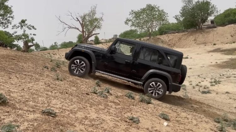 महिंद्रा थार रॉक्सएक्स ड्राइवर दिखाता है कि गलतियाँ 4WD सिस्टम को नुकसान पहुंचा सकती हैं
