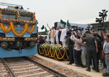 मारुति सुजुकी ने भारत के सबसे बड़े ऑटोमोबाइल इन-प्लांट रेलवे साइडिंग का संचालन शुरू किया