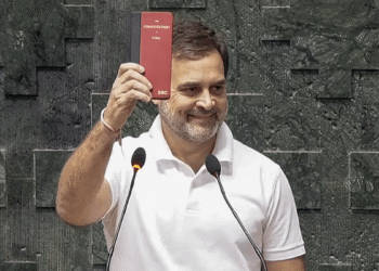 'मास्क आता है' जैसा कि आरएसएस चाहता है 'मनुस्म्री', राहुल ने कहा कि संविधान से 'धर्मनिरपेक्ष' को छोड़ने के लिए कॉल पर