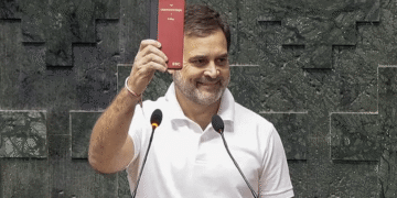 'मास्क आता है' जैसा कि आरएसएस चाहता है 'मनुस्म्री', राहुल ने कहा कि संविधान से 'धर्मनिरपेक्ष' को छोड़ने के लिए कॉल पर