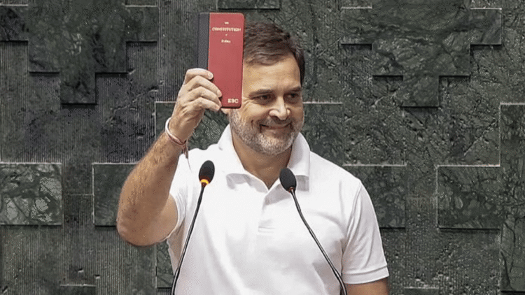 'मास्क आता है' जैसा कि आरएसएस चाहता है 'मनुस्म्री', राहुल ने कहा कि संविधान से 'धर्मनिरपेक्ष' को छोड़ने के लिए कॉल पर