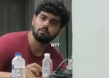 'मेरा प्यार उस उड़ान पर था' युवक चुपचाप अहमदाबाद अस्पताल में एयर इंडिया प्लेन दुर्घटना के बाद, भावनात्मक वीडियो भारी हो गया