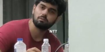 'मेरा प्यार उस उड़ान पर था' युवक चुपचाप अहमदाबाद अस्पताल में एयर इंडिया प्लेन दुर्घटना के बाद, भावनात्मक वीडियो भारी हो गया