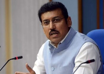 यहां तक ​​कि अमेरिका ट्रम्प को नियंत्रित नहीं कर सकता है - राथोर रिटॉर्ट्स क्योंकि वह अमेरिकी निर्वासन के लिए राजनयिक प्रतिक्रिया का बचाव करता है