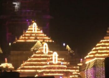 राम जनम्बोमी मंदिर राम दरबार प्रान प्रातृष्ण के आगे जलाया
