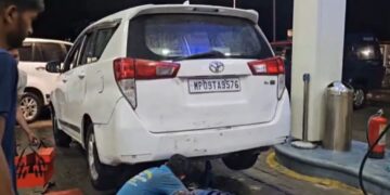 रैटलाम वायरल वीडियो: सीएम काफिले कारों के टूटने के बाद वे पानी से लादेन डीजल के साथ ईंधन भरते हैं, नेटिज़ेंस सवाल उठाते हैं