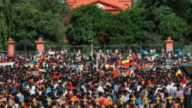 रॉयल चैलेंजर्स बेंगलुरु ने स्टैम्पेड पीड़ितों के परिवारों के लिए 10 लाख रुपये की वित्तीय सहायता की घोषणा की
