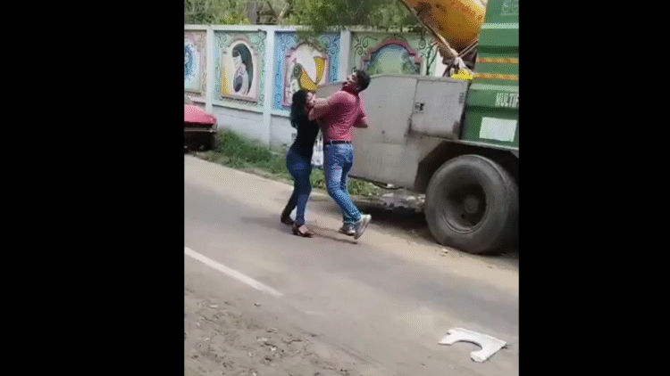 लखनऊ वायरल वीडियो: आदमी ने क्रूरता से देखा और महिला को सड़क पर खींचते हुए, पुलिस प्रतिक्रिया करता है