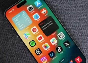 लाइव अनुवाद का उपयोग करके अपने iPhone को व्यक्तिगत अनुवादक में कैसे बदलें | iPhone अनुवाद ऐप | iPhone टिप्स और ट्रिक्स