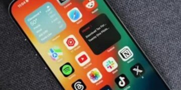लाइव अनुवाद का उपयोग करके अपने iPhone को व्यक्तिगत अनुवादक में कैसे बदलें | iPhone अनुवाद ऐप | iPhone टिप्स और ट्रिक्स