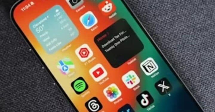 लाइव अनुवाद का उपयोग करके अपने iPhone को व्यक्तिगत अनुवादक में कैसे बदलें | iPhone अनुवाद ऐप | iPhone टिप्स और ट्रिक्स